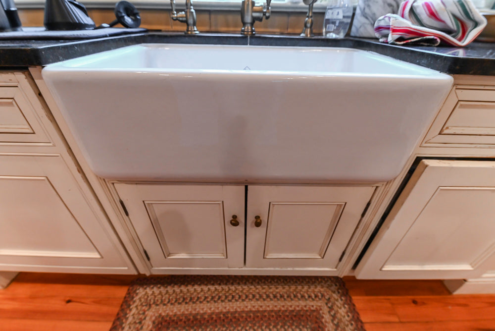 Wentworth Traditional Kitchen with Island & Granite Countertops