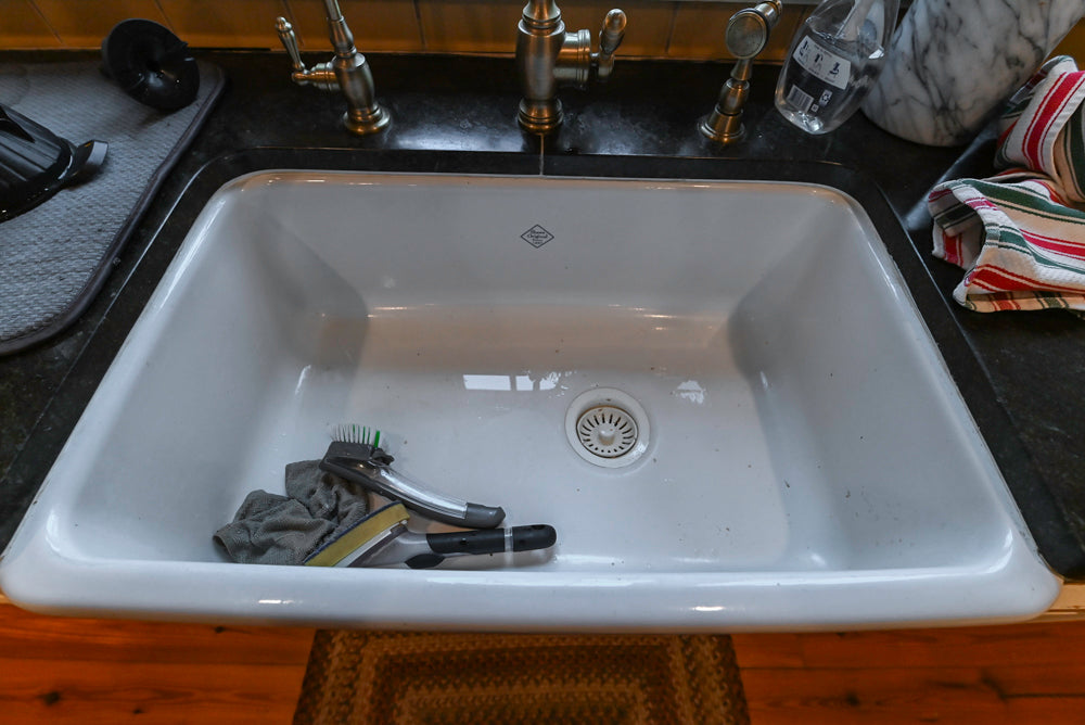 Wentworth Traditional Kitchen with Island & Granite Countertops