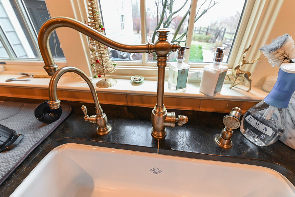 Wentworth Traditional Kitchen with Island & Granite Countertops