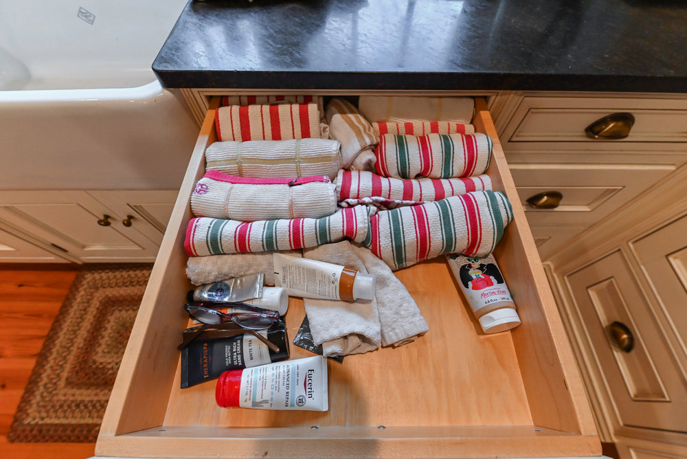 Wentworth Traditional Kitchen with Island & Granite Countertops
