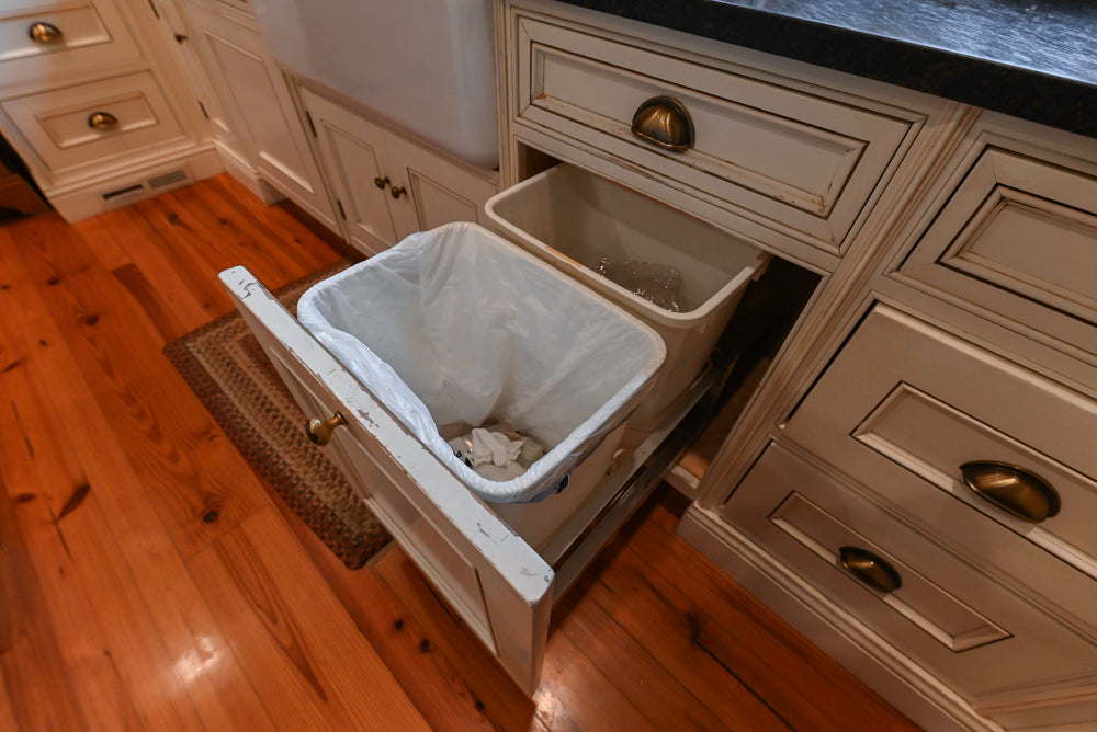 Wentworth Traditional Kitchen with Island & Granite Countertops