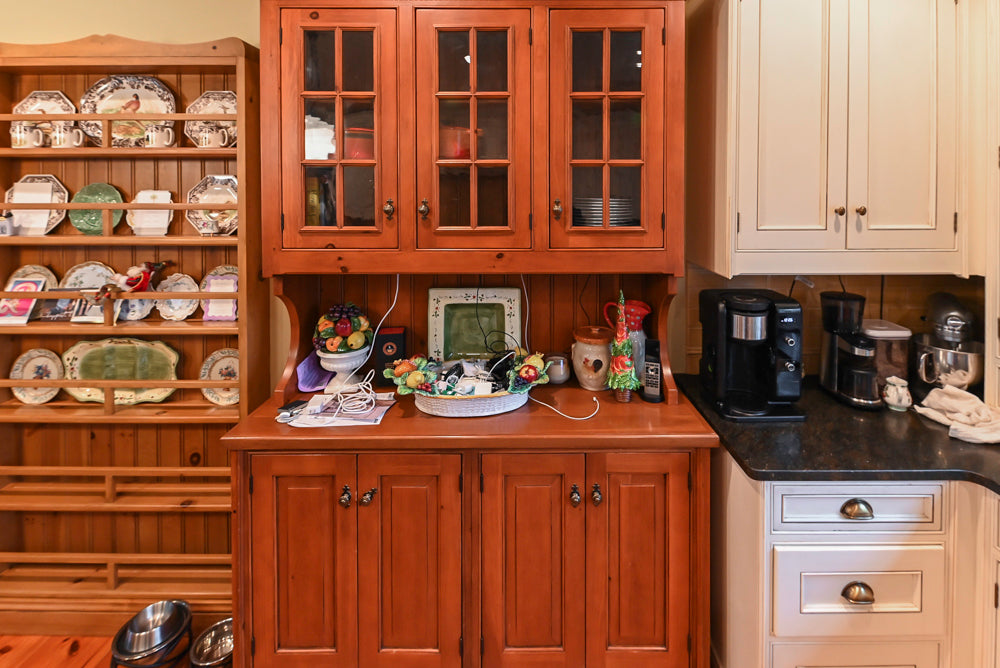 Wentworth Traditional Kitchen with Island & Granite Countertops
