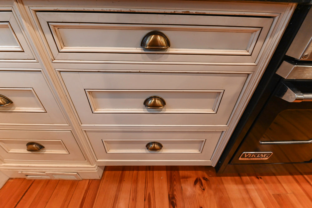 Wentworth Traditional Kitchen with Island & Granite Countertops