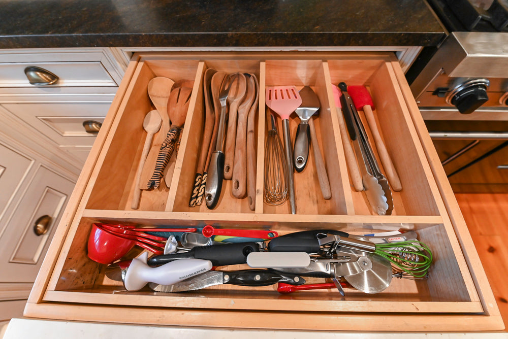 Wentworth Traditional Kitchen with Island & Granite Countertops