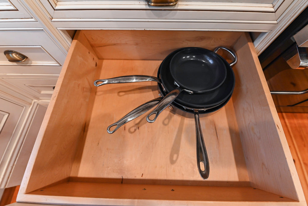 Wentworth Traditional Kitchen with Island & Granite Countertops
