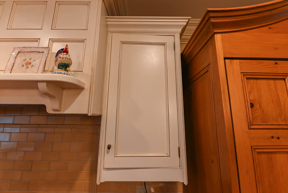 Wentworth Traditional Kitchen with Island & Granite Countertops