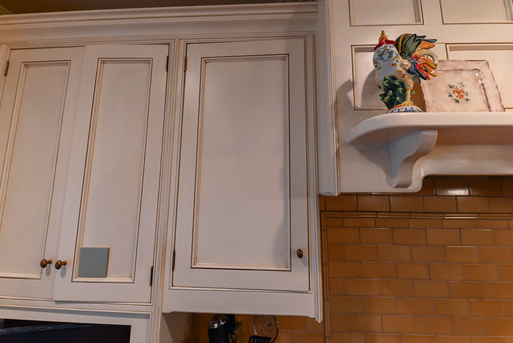 Wentworth Traditional Kitchen with Island & Granite Countertops