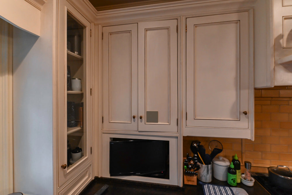 Wentworth Traditional Kitchen with Island & Granite Countertops