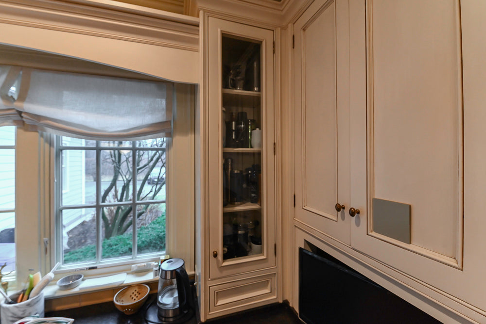 Wentworth Traditional Kitchen with Island & Granite Countertops