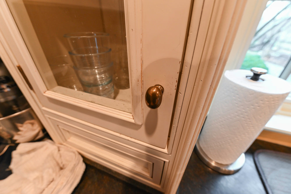 Wentworth Traditional Kitchen with Island & Granite Countertops