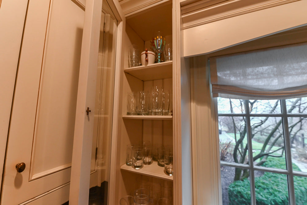 Wentworth Traditional Kitchen with Island & Granite Countertops