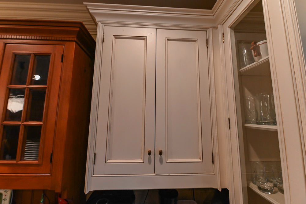 Wentworth Traditional Kitchen with Island & Granite Countertops