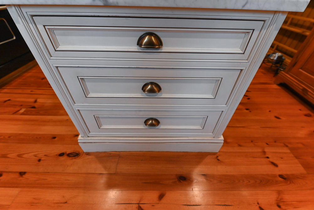 Wentworth Traditional Kitchen with Island & Granite Countertops