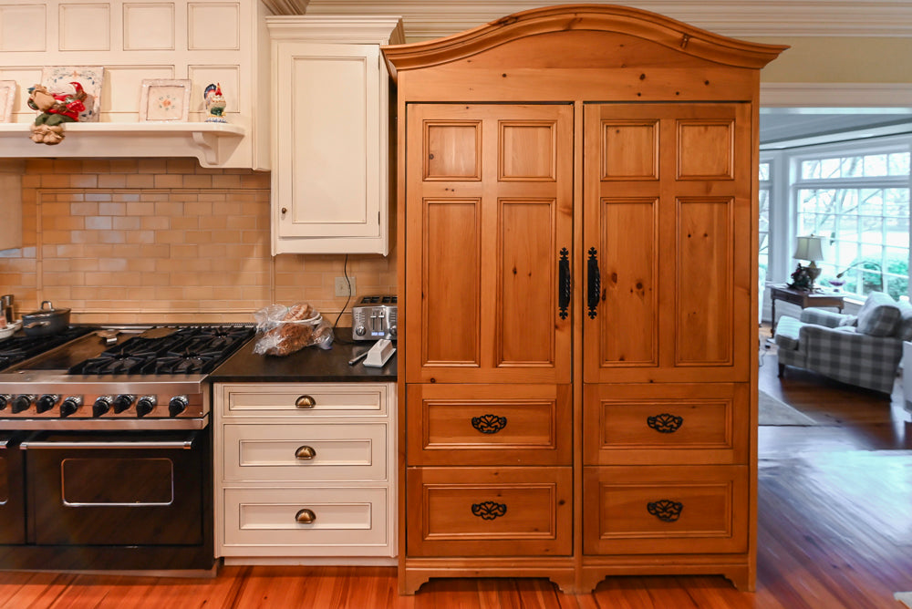 Wentworth Traditional Kitchen with Island & Granite Countertops