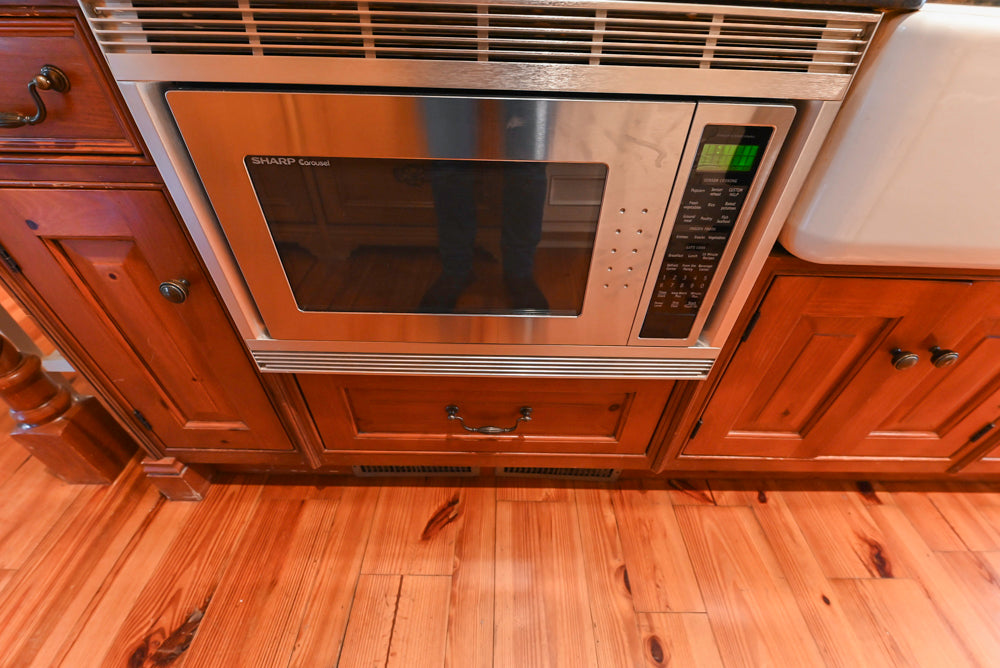 Wentworth Traditional Kitchen with Island & Granite Countertops