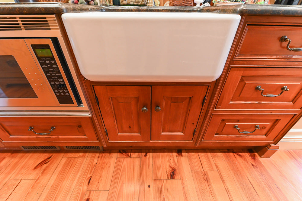 Wentworth Traditional Kitchen with Island & Granite Countertops