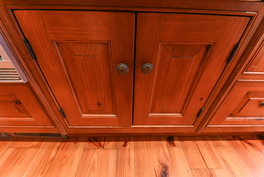 Wentworth Traditional Kitchen with Island & Granite Countertops