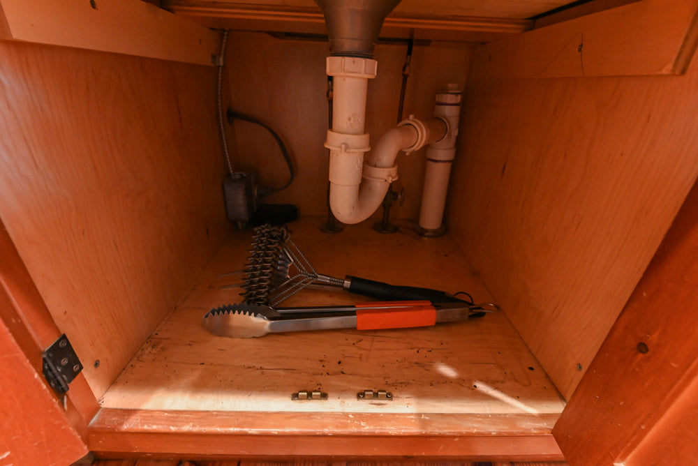 Wentworth Traditional Kitchen with Island & Granite Countertops