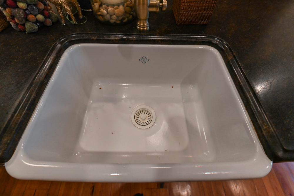 Wentworth Traditional Kitchen with Island & Granite Countertops