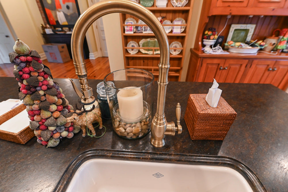 Wentworth Traditional Kitchen with Island & Granite Countertops