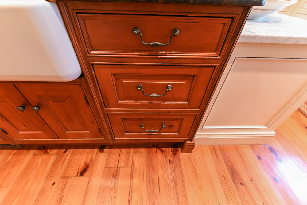 Wentworth Traditional Kitchen with Island & Granite Countertops