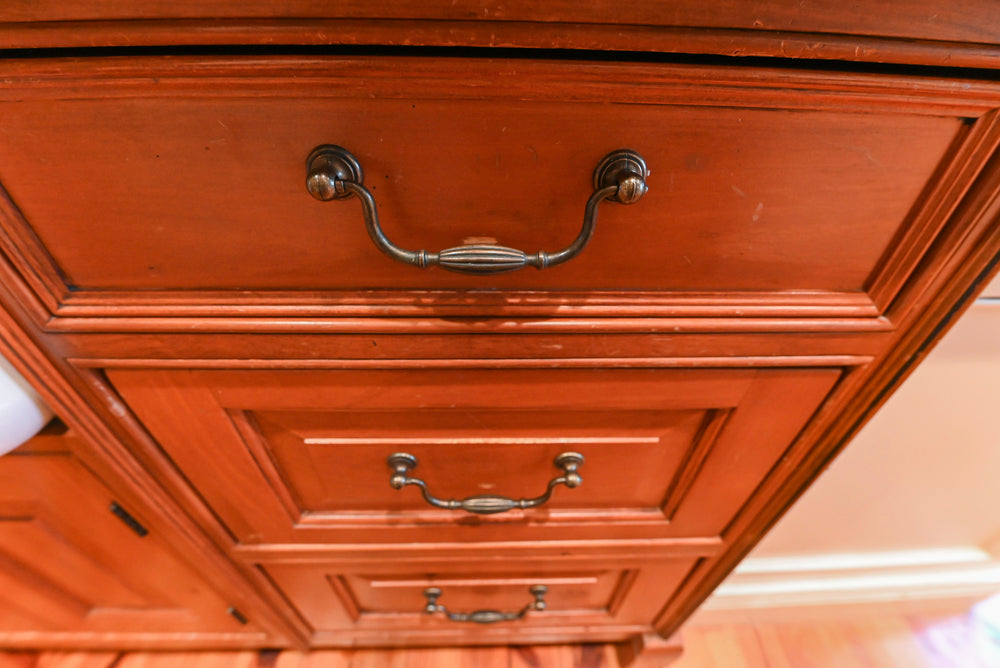 Wentworth Traditional Kitchen with Island & Granite Countertops