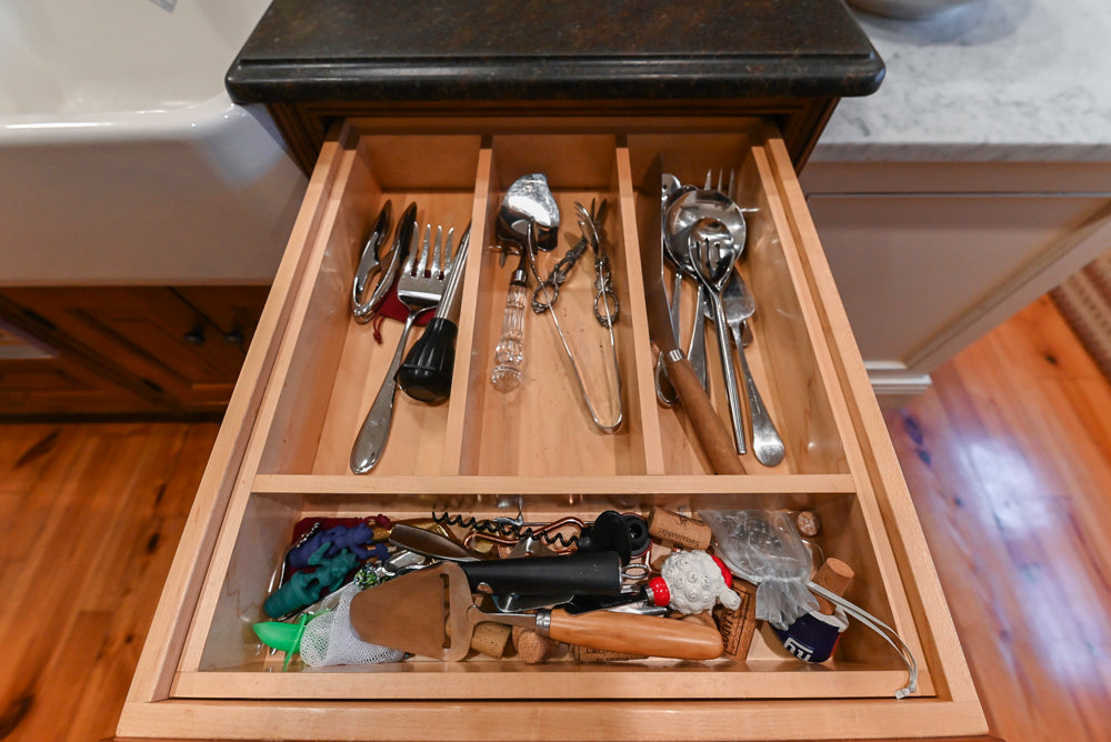 Wentworth Traditional Kitchen with Island & Granite Countertops