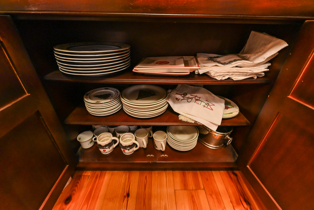 Wentworth Traditional Butler's Pantry with Quartz Countertops
