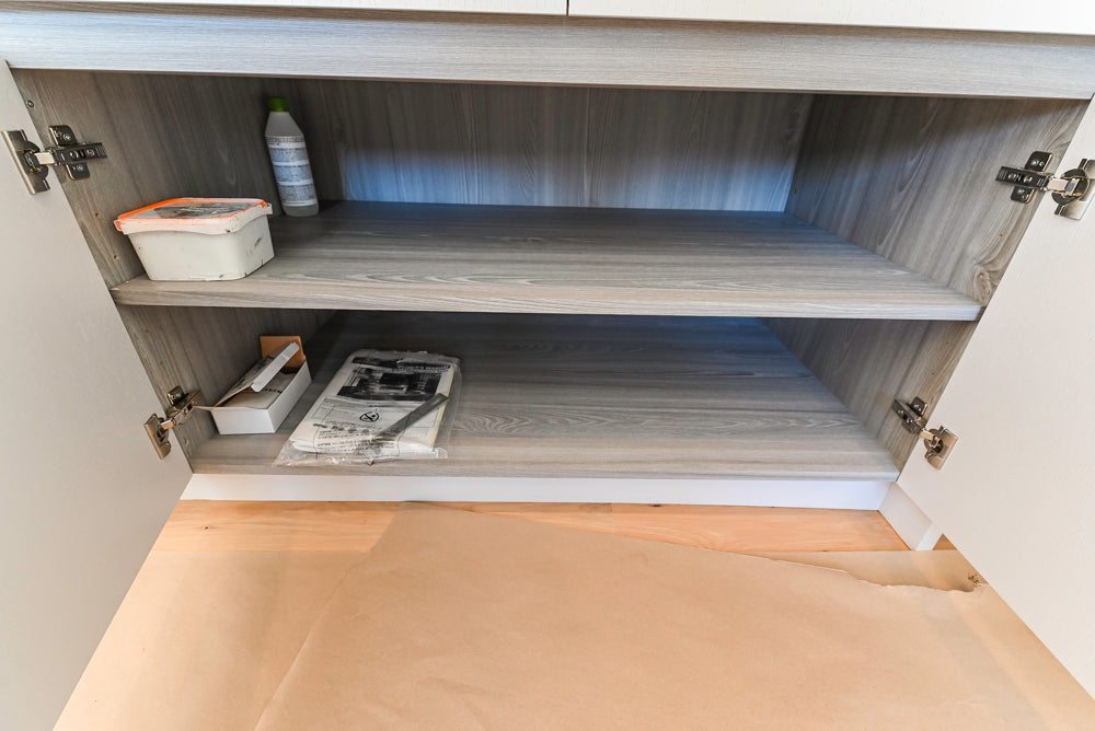 Large White Modern Kitchen with Island and Quartz Countertops