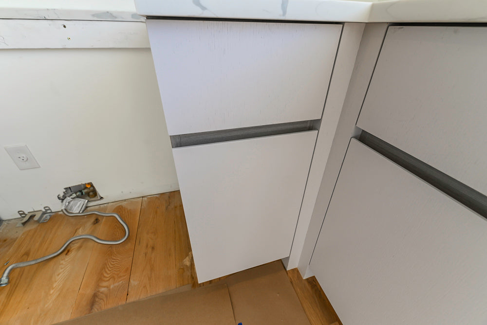 Large White Modern Kitchen with Island and Quartz Countertops
