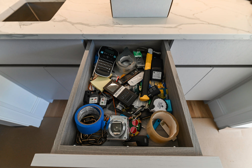 Modern White Gloss Butler's Pantry with Sink and Quartz Countertops