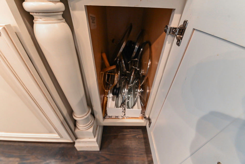 Schrock Traditional Cream Kitchen with Island and Granite Countertops