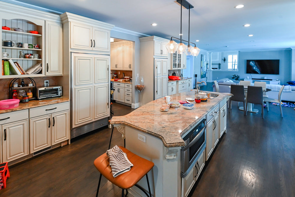 Schrock Traditional Cream Kitchen with Island and Granite Countertops