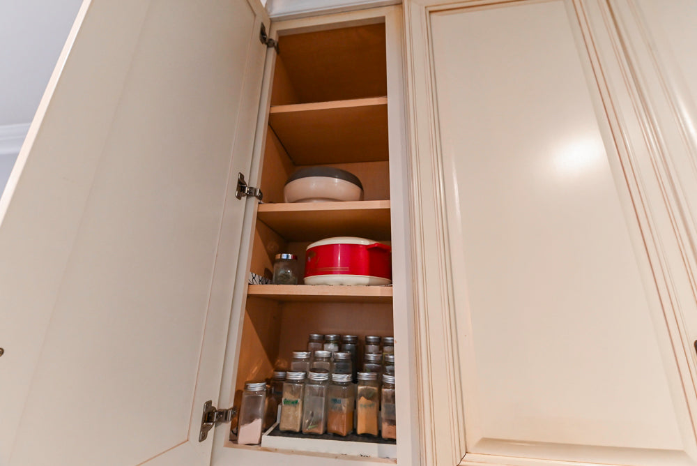 Schrock Traditional Cream Kitchen with Island and Granite Countertops