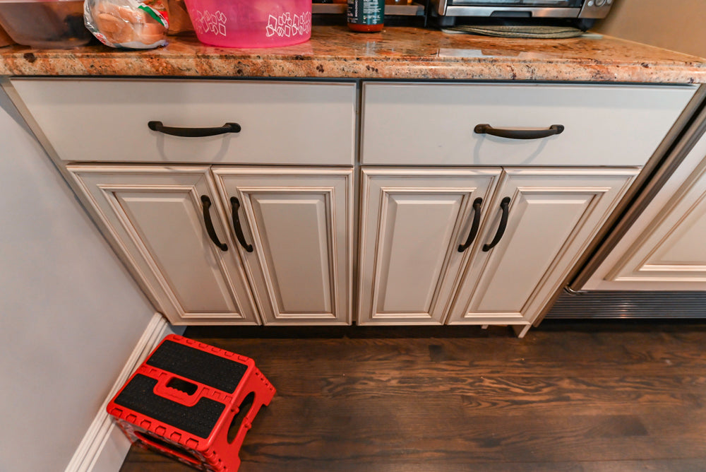 Schrock Traditional Cream Kitchen with Island and Granite Countertops