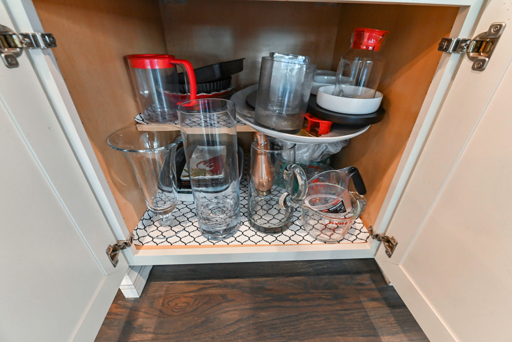 Schrock Traditional Cream Kitchen with Island and Granite Countertops
