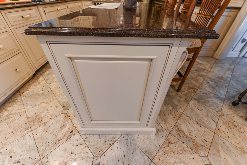 Form LTD Traditional Cream Kitchen with Island, Granite Countertops & Appliances