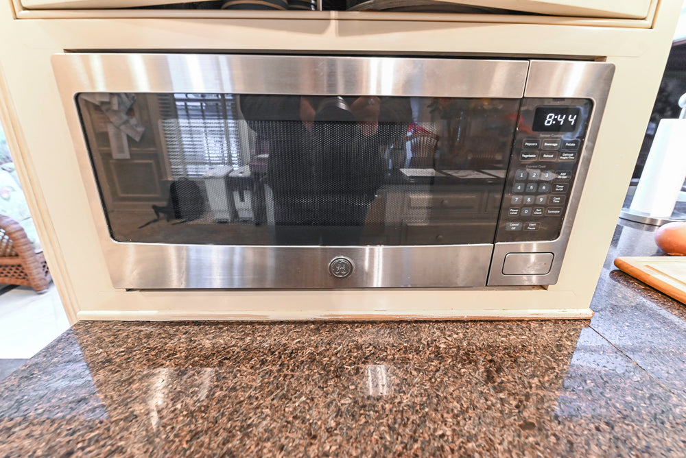 Form LTD Traditional Cream Kitchen with Island, Granite Countertops & Appliances