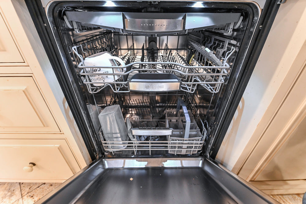 Form LTD Traditional Cream Kitchen with Island, Granite Countertops & Appliances