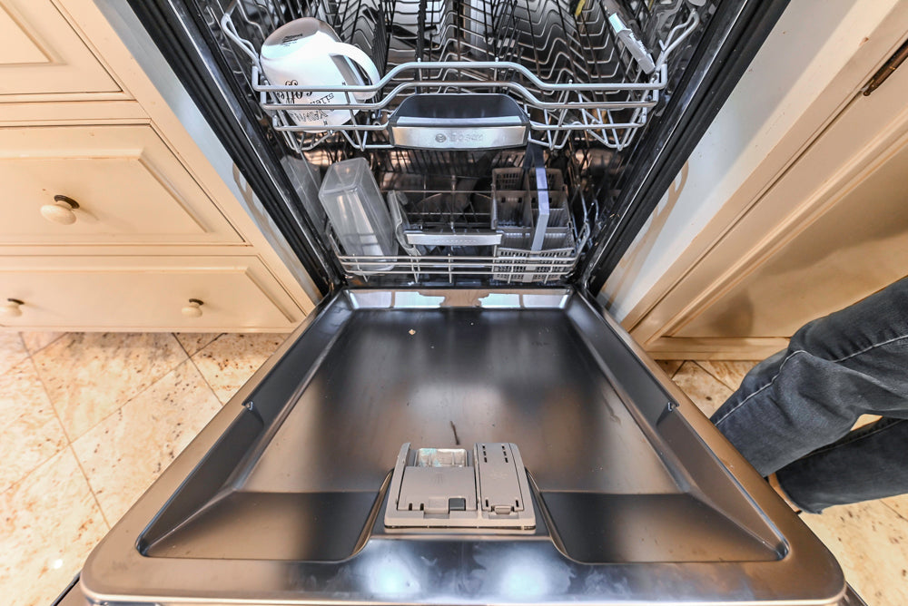 Form LTD Traditional Cream Kitchen with Island, Granite Countertops & Appliances