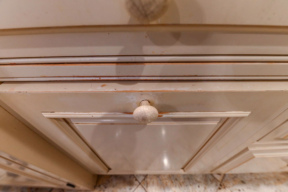 Form LTD Traditional Cream Kitchen with Island, Granite Countertops & Appliances