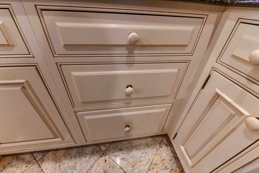 Form LTD Traditional Cream Kitchen with Island, Granite Countertops & Appliances