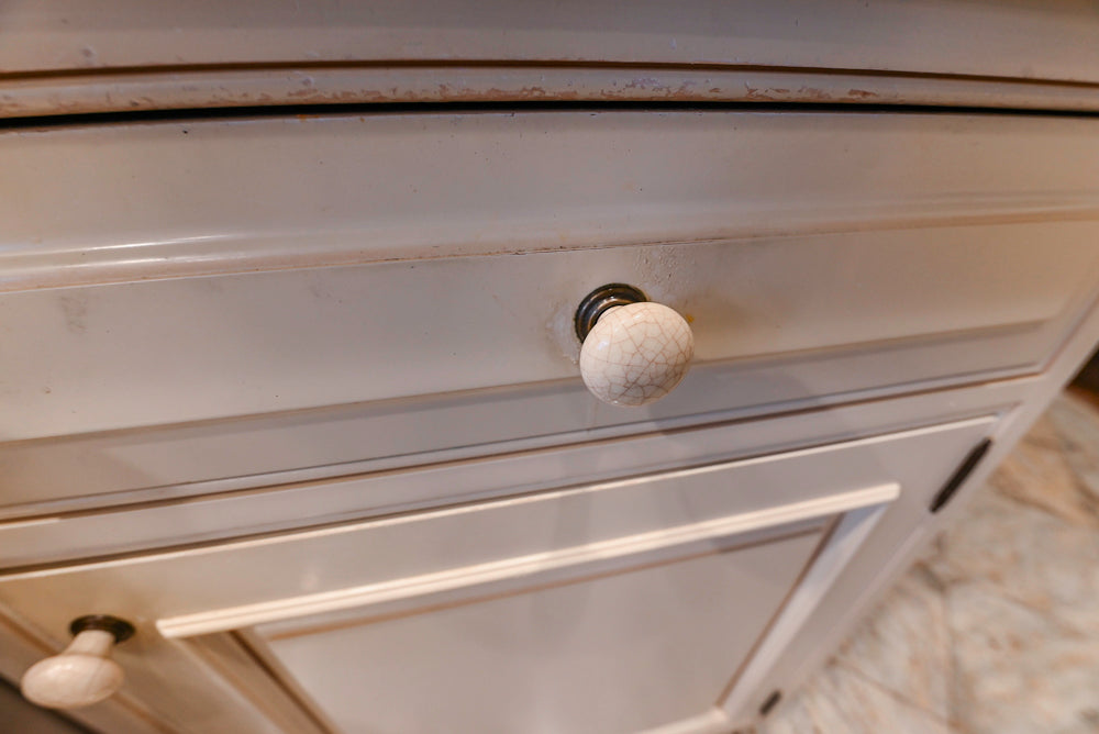 Form LTD Traditional Cream Kitchen with Island, Granite Countertops & Appliances