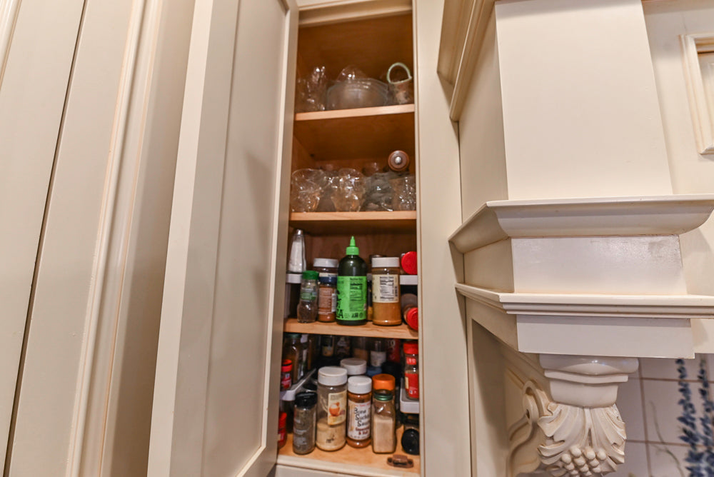 Form LTD Traditional Cream Kitchen with Island, Granite Countertops & Appliances