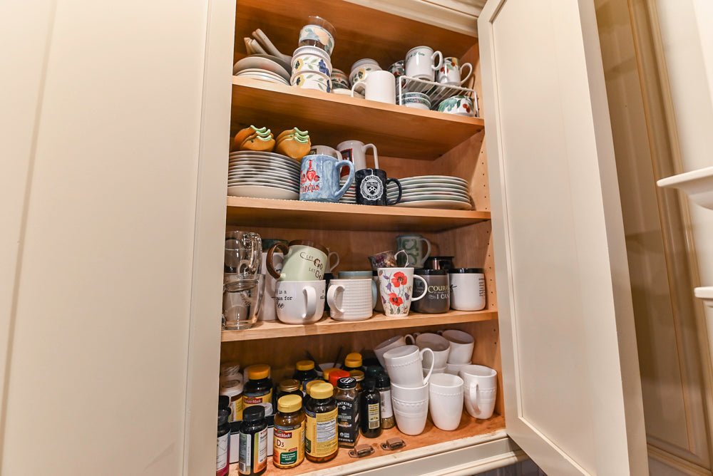 Form LTD Traditional Cream Kitchen with Island, Granite Countertops & Appliances