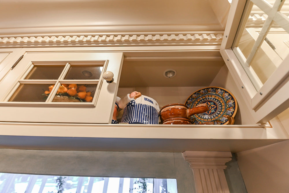 Form LTD Traditional Cream Kitchen with Island, Granite Countertops & Appliances