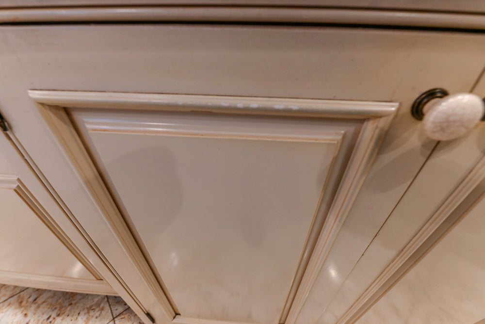 Form LTD Traditional Cream Kitchen with Island, Granite Countertops & Appliances