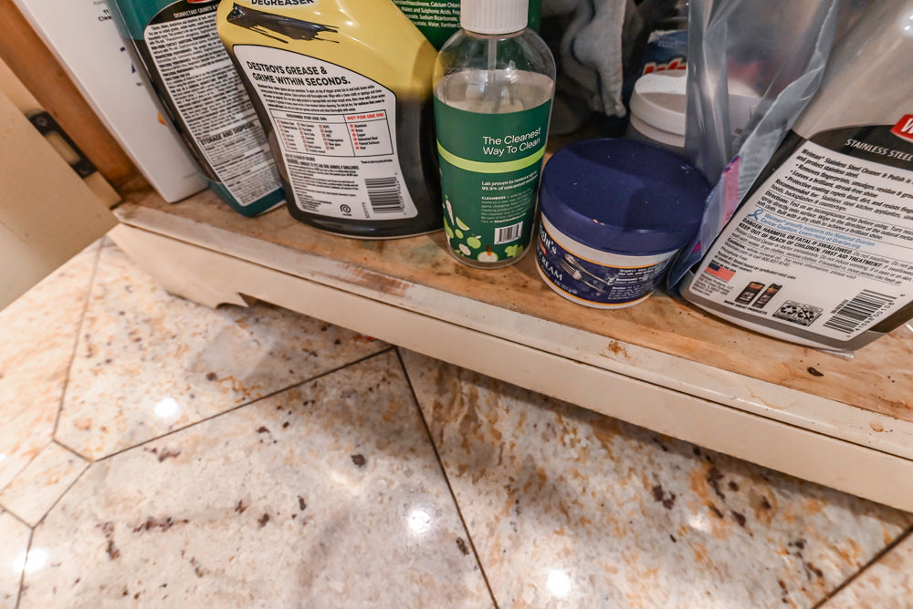 Form LTD Traditional Cream Kitchen with Island, Granite Countertops & Appliances