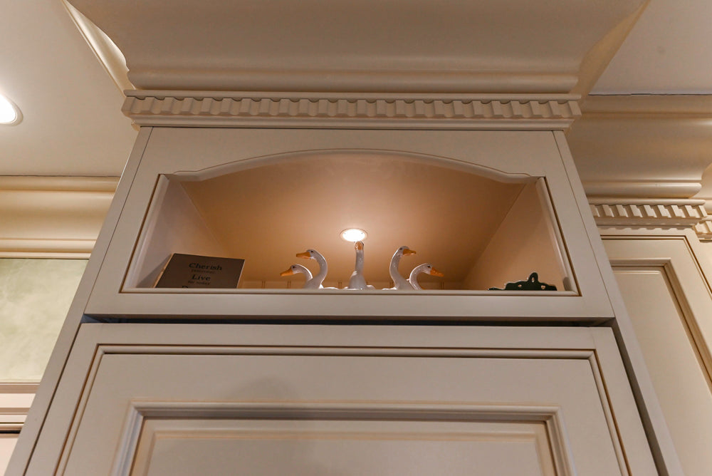 Form LTD Traditional Cream Kitchen with Island, Granite Countertops & Appliances