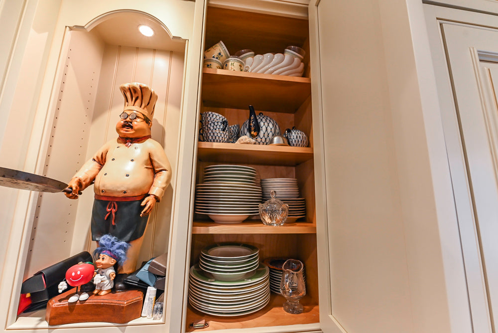 Form LTD Traditional Cream Kitchen with Island, Granite Countertops & Appliances